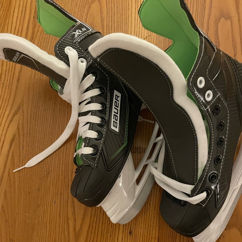 NWT Bauer Kids Skates